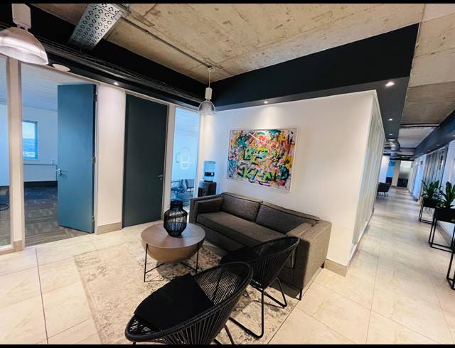 1,348M² OFFICE TO LET IN VORNA VALLEY